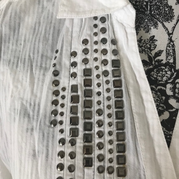 White blouse. Small - Picture 2 of 7